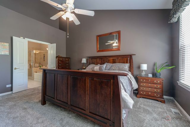 2 Tiverton Court, Algonquin, IL 60102