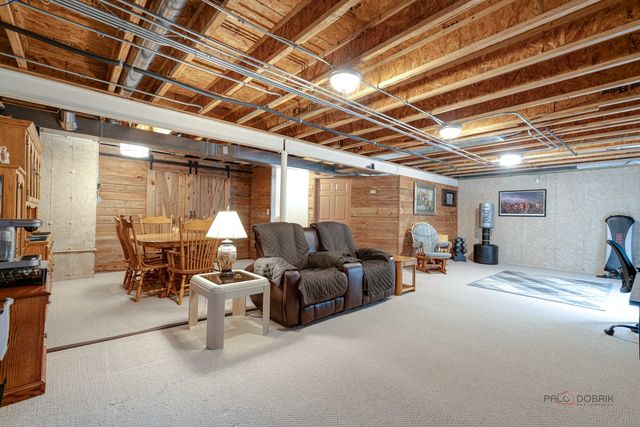 2 Tiverton Court, Algonquin, IL 60102