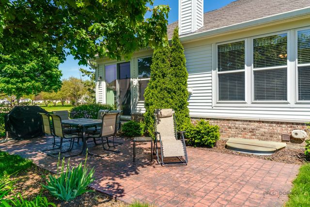 2 Tiverton Court, Algonquin, IL 60102