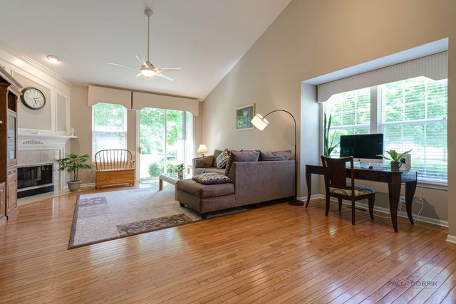 2 Tiverton Court, Algonquin, IL 60102