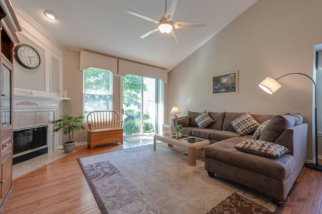 2 Tiverton Court, Algonquin, IL 60102