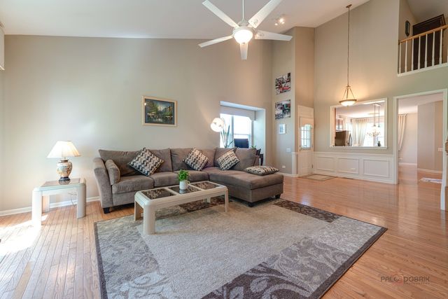 2 Tiverton Court, Algonquin, IL 60102