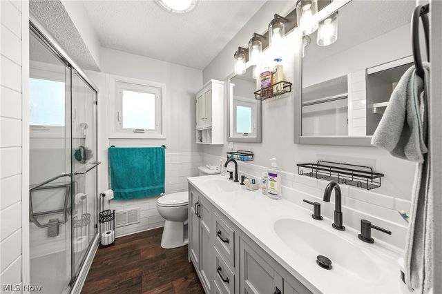 718 Starlight Drive, Seven Hills, OH 44131