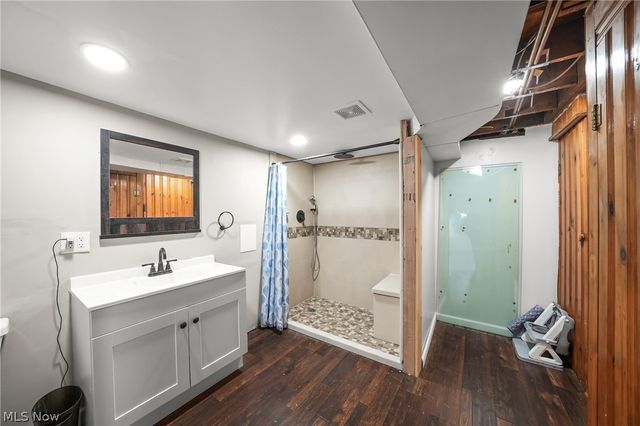 718 Starlight Drive, Seven Hills, OH 44131