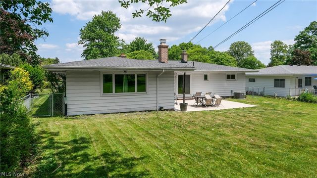 718 Starlight Drive, Seven Hills, OH 44131