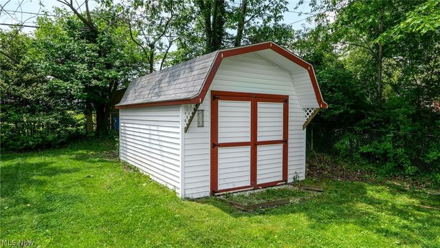 718 Starlight Drive, Seven Hills, OH 44131
