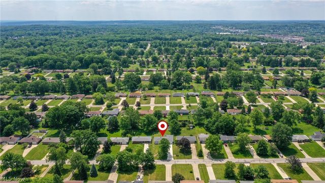 718 Starlight Drive, Seven Hills, OH 44131