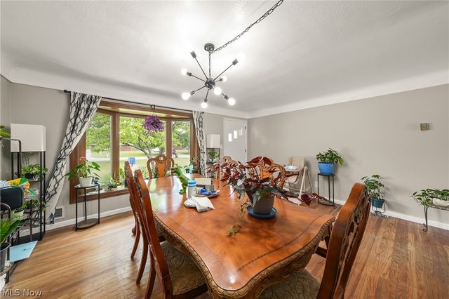 718 Starlight Drive, Seven Hills, OH 44131