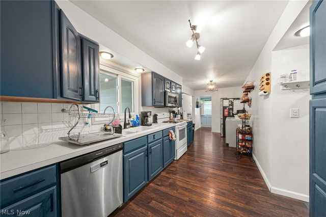 718 Starlight Drive, Seven Hills, OH 44131