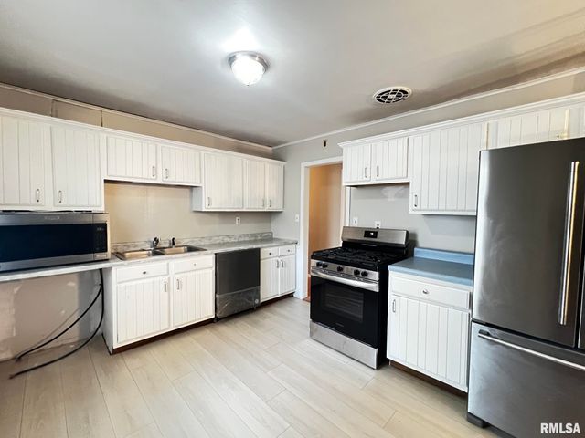 2433 W HUNTINGTON Drive, Peoria, IL 61614