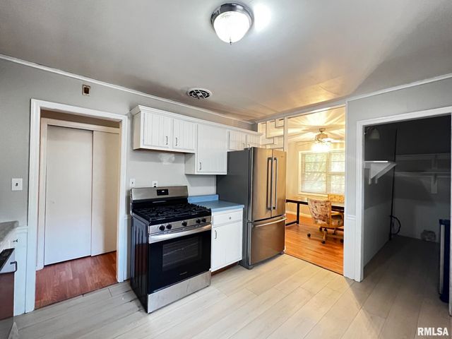 2433 W HUNTINGTON Drive, Peoria, IL 61614