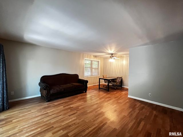 2433 W HUNTINGTON Drive, Peoria, IL 61614