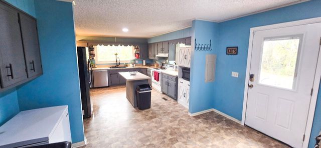 936 Ridge Rd, Quebeck, TN 38579