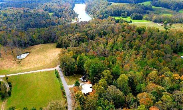 936 Ridge Rd, Quebeck, TN 38579