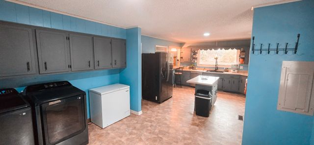 936 Ridge Rd, Quebeck, TN 38579