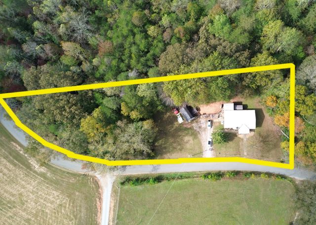 936 Ridge Rd, Quebeck, TN 38579