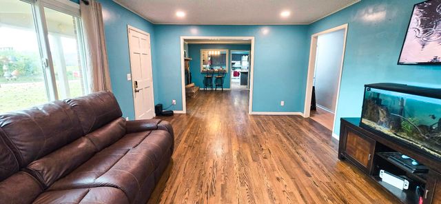 936 Ridge Rd, Quebeck, TN 38579