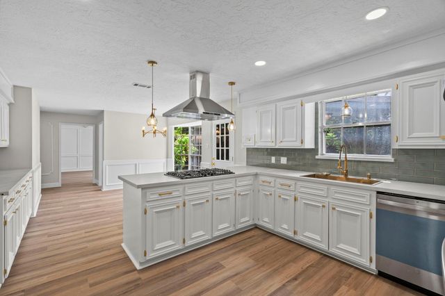 16318 Heatherdale Drive, Houston, TX 77059