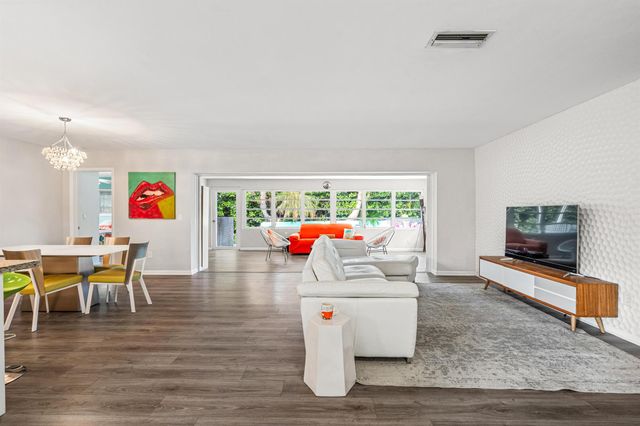 113 Park Lane E, Hypoluxo, FL 33462