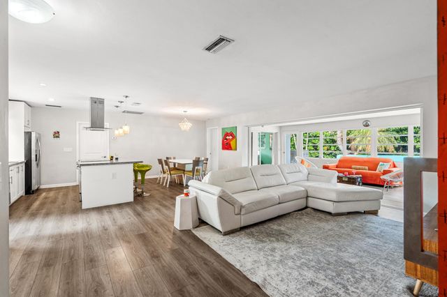 113 Park Lane E, Hypoluxo, FL 33462