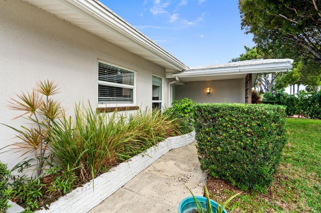 113 Park Lane E, Hypoluxo, FL 33462