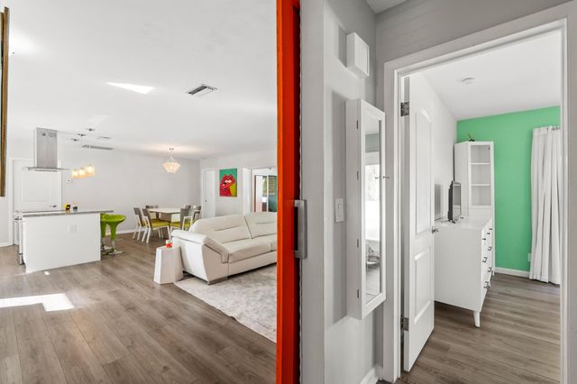 113 Park Lane E, Hypoluxo, FL 33462