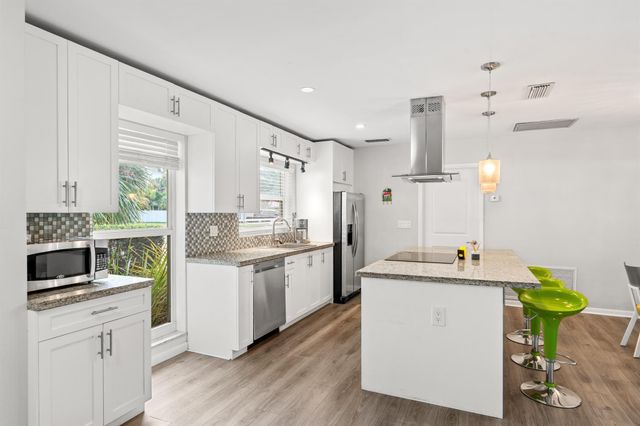 113 Park Lane E, Hypoluxo, FL 33462