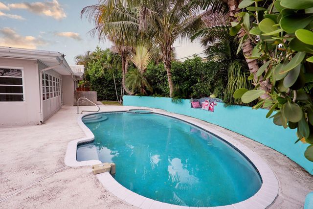 113 Park Lane E, Hypoluxo, FL 33462