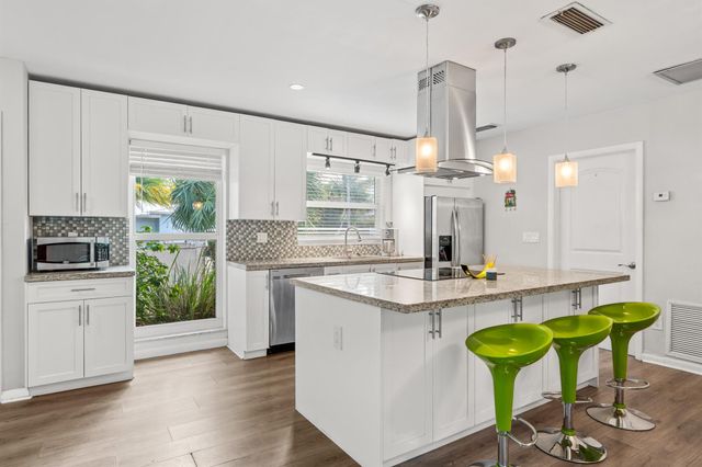 113 Park Lane E, Hypoluxo, FL 33462