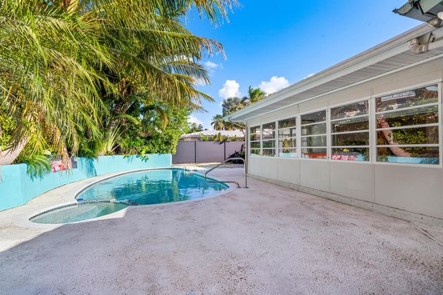 113 Park Lane E, Hypoluxo, FL 33462