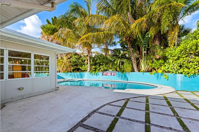 113 Park Lane E, Hypoluxo, FL 33462