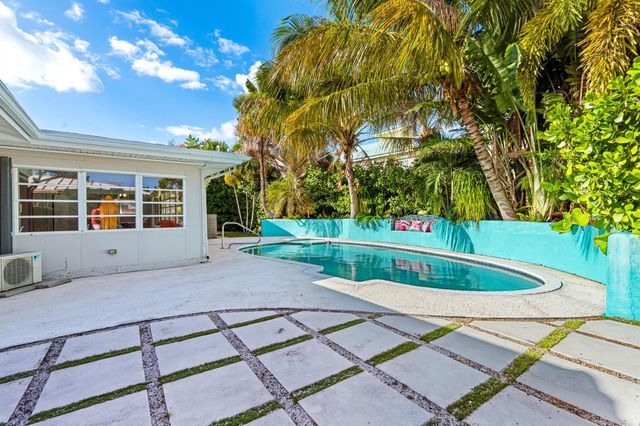 113 Park Lane E, Hypoluxo, FL 33462