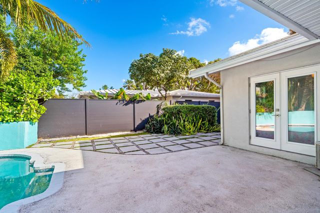 113 Park Lane E, Hypoluxo, FL 33462