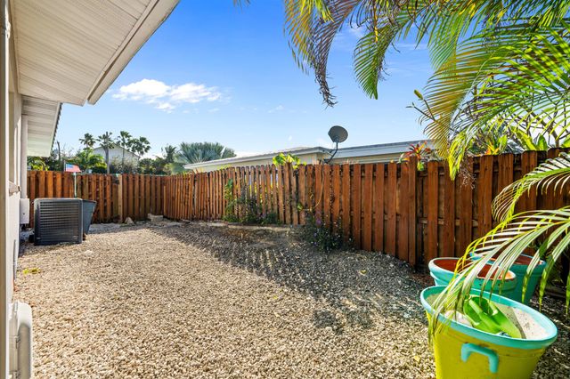 113 Park Lane E, Hypoluxo, FL 33462