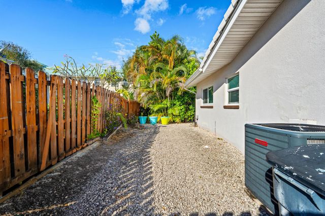 113 Park Lane E, Hypoluxo, FL 33462