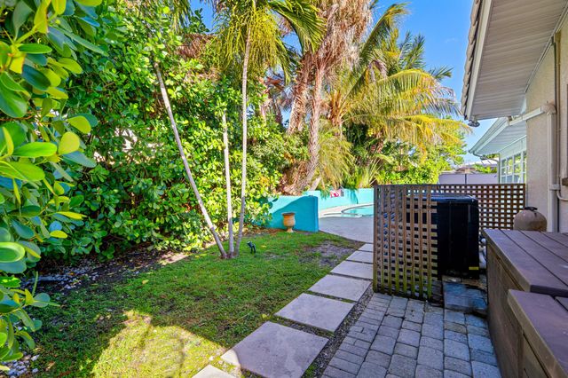 113 Park Lane E, Hypoluxo, FL 33462