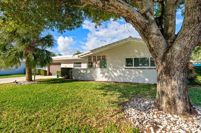 113 Park Lane E, Hypoluxo, FL 33462