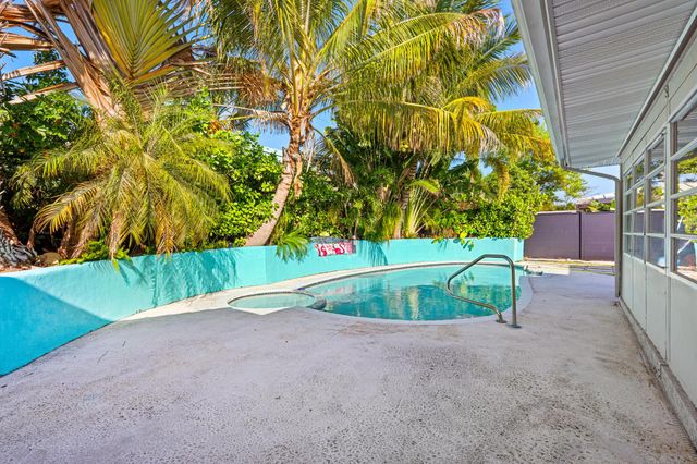 113 Park Lane E, Hypoluxo, FL 33462