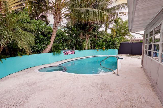 113 Park Lane E, Hypoluxo, FL 33462