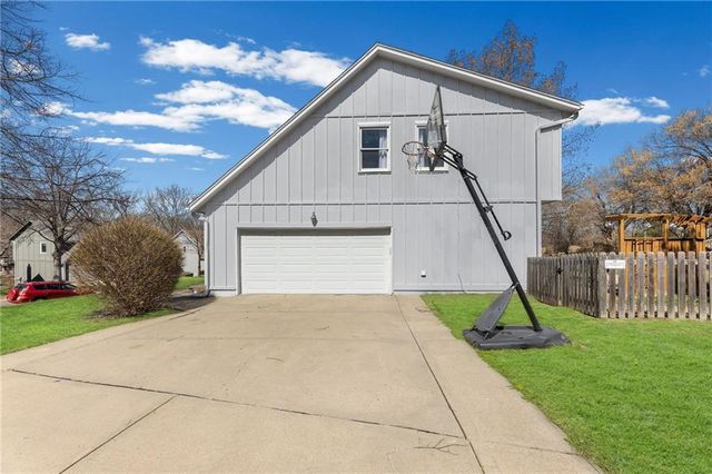 15611 Maple Street, Overland Park, KS 66223