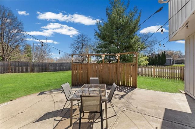 15611 Maple Street, Overland Park, KS 66223