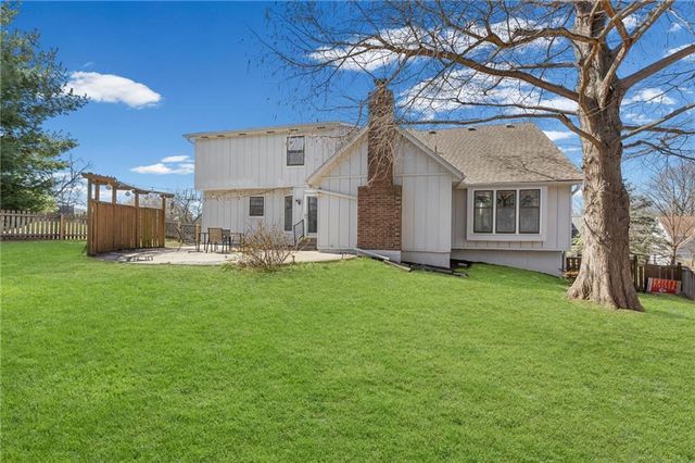 15611 Maple Street, Overland Park, KS 66223