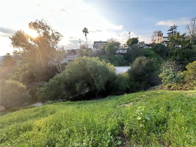 0 SINCLAIR, Glendale, CA 91205