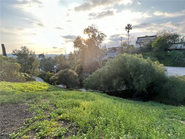 0 SINCLAIR, Glendale, CA 91205