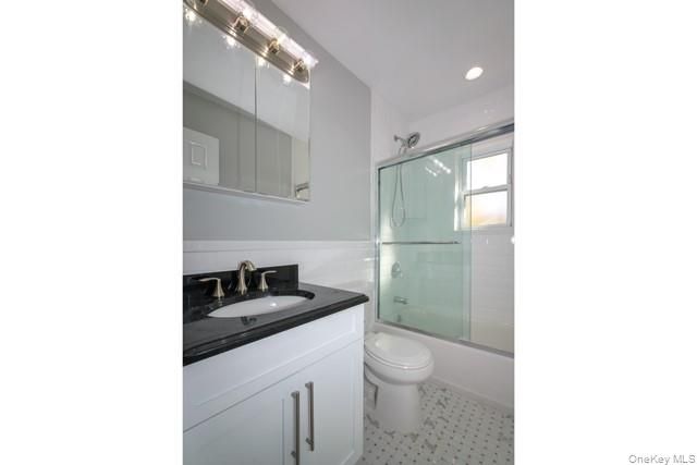 92 South Clinton Avenue 7B, Bay Shore, NY 11706