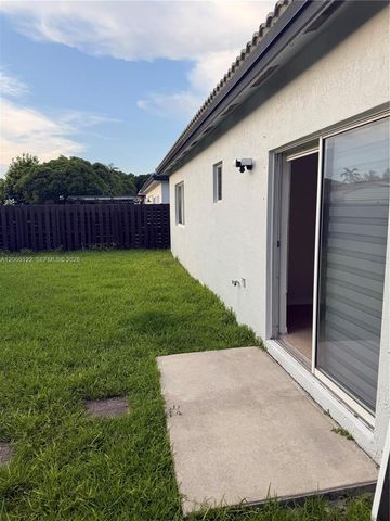 9128 SW 162nd Pl, Miami, FL 33196