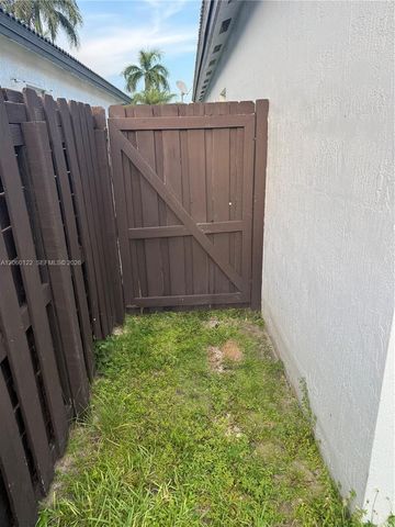 9128 SW 162nd Pl, Miami, FL 33196