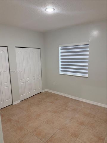 9128 SW 162nd Pl, Miami, FL 33196