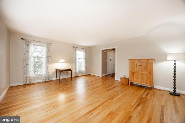 35 OAKWOOD LN, Phoenixville, PA 19460