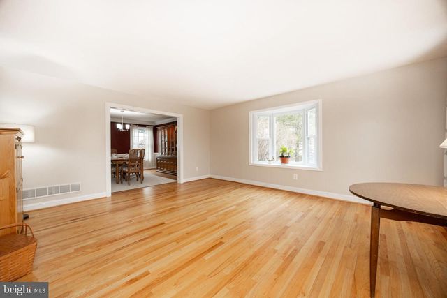 35 OAKWOOD LN, Phoenixville, PA 19460